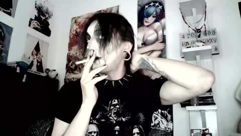Snapshot of kiiller_queen chatting on June 4, 6:47 pm kenny online show from June 4, 6:47 pm