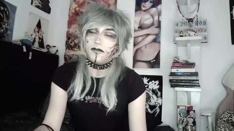 Snapshot of kiiller_queen chatting on June 5, 7:08 pm kenny online show from June 5, 7:08 pm