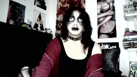 Snapshot of kiiller_queen chatting on June 8, 1:28 am kenny online show from June 8, 1:28 am