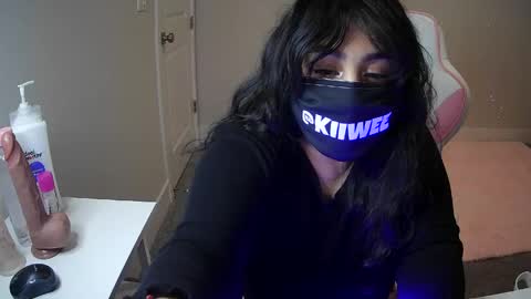 Snapshot of kiiwee chatting on May 13, 3:26 am KIIWEE online show from May 13, 3:26 am
