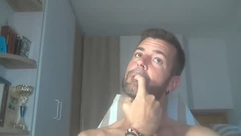 Snapshot of kikehotmachine chatting on September 22, 5:48 pm HotMachine online show from September 22, 5:48 pm