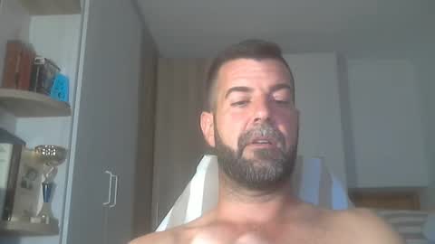 Snapshot of kikehotmachine chatting on September 28, 3:56 am HotMachine online show from September 28, 3:56 am