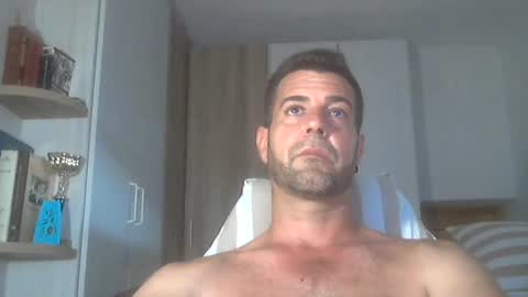 Snapshot of kikehotmachine chatting on August 5, 5:05 pm HotMachine online show from August 5, 5:05 pm