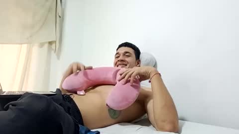 Snapshot of kikeortiz1808 chatting on December 3, 1:42 pm C e v o 1824 online show from December 3, 1:42 pm