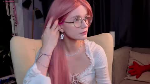 kiki_blue_eyes online show from January 11, 4:17 am