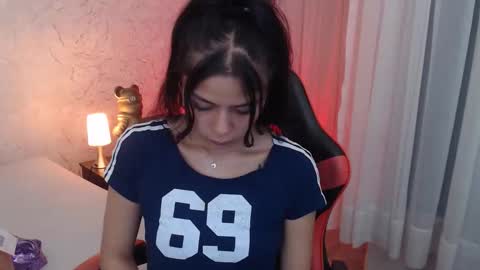 Snapshot of kiki_cams chatting on February 27, 3:50 am kIKI online show from February 27, 3:50 am
