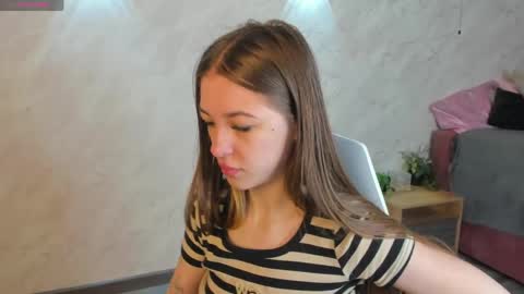 Snapshot of kiki_shanel chatting on May 17, 1:03 am Kiki online show from May 17, 1:03 am