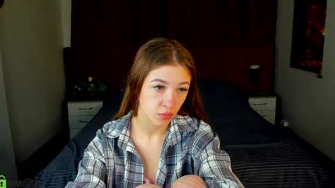 Snapshot of kiki_shanel chatting on May 23, 1:22 am Kiki online show from May 23, 1:22 am