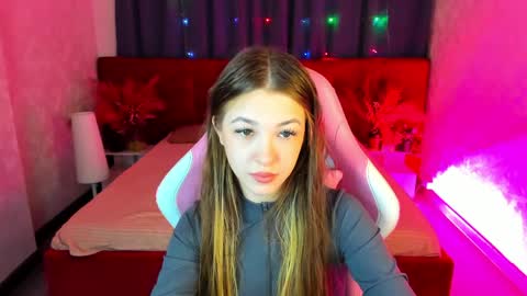 Snapshot of kiki_shanel chatting on May 31, 1:03 am Kiki online show from May 31, 1:03 am