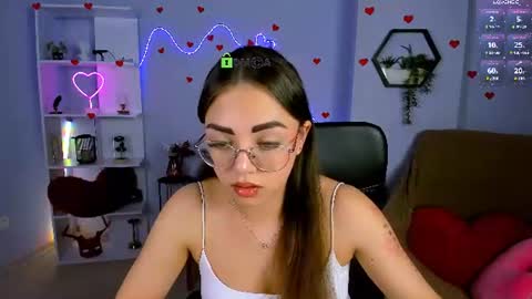 Snapshot of kiki_swan chatting on June 11, 12:32 am kiki_swan online show from June 11, 12:32 am