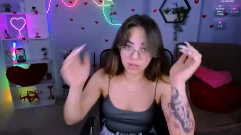 Snapshot of kiki_swan chatting on June 23, 7:12 pm kiki_swan online show from June 23, 7:12 pm