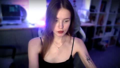 Snapshot of kikies_ chatting on December 3, 7:00 pm Mika and Miranda online show from December 3, 7:00 pm