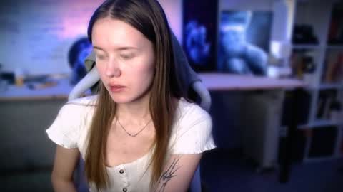 Snapshot of kikies_ chatting on December 8, 11:08 pm Mika and Miranda online show from December 8, 11:08 pm