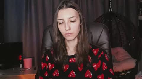 Snapshot of kikies_ chatting on October 3, 11:57 pm Mika and Miranda online show from October 3, 11:57 pm