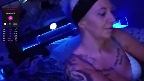 kikilovespartylights online show from February 7, 11:01 am