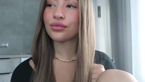 EvaAnna online show from March 4, 7:30 am