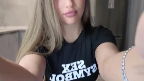 EvaAnna online show from November 10, 9:03 pm