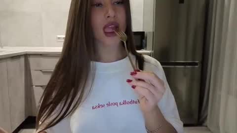 EvaAnna online show from February 28, 8:43 pm