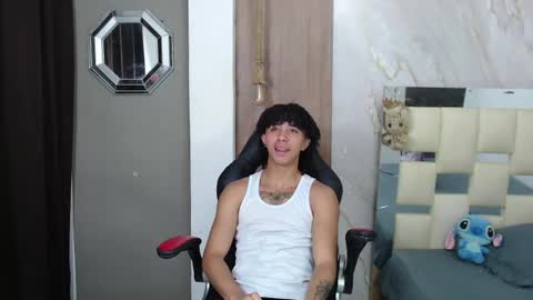 Snapshot of kim_curly_ chatting on May 6, 1:05 pm KIM online show from May 6, 1:05 pm