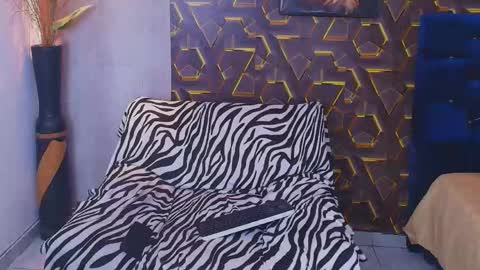 Snapshot of kim_curly_ chatting on May 23, 4:33 pm KIM online show from May 23, 4:33 pm