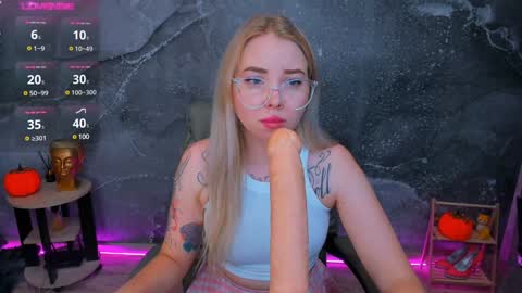 Snapshot of kim_girl_next_door chatting on December 2, 1:35 pm KIM online show from December 2, 1:35 pm