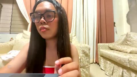 Snapshot of kim_kyile chatting on April 7, 1:00 pm KYLIE online show from April 7, 1:00 pm