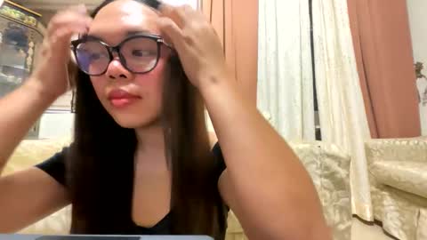 Snapshot of kim_kyile chatting on April 10, 4:12 pm KYLIE online show from April 10, 4:12 pm