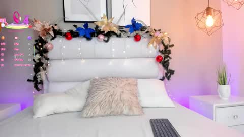 KIM  online show from December 14, 5:29 pm