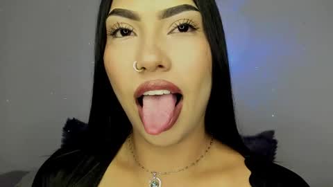 Snapshot of kim_mouth17 chatting on May 21, 5:36 am kim_mouth17 online show from May 21, 5:36 am