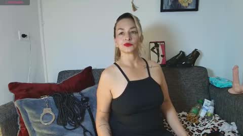 Snapshot of kim_raver40 chatting on November 27, 6:54 pm Kim online show from November 27, 6:54 pm