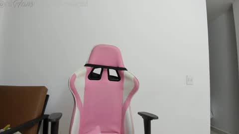 Snapshot of kim_velez chatting on December 27, 10:59 pm Kim Velez SCORE Girl online show from December 27, 10:59 pm