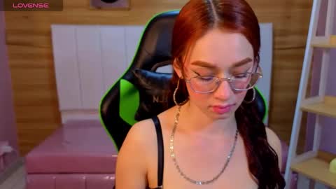 Snapshot of kimberly23_a chatting on December 13, 10:37 pm Kim online show from December 13, 10:37 pm