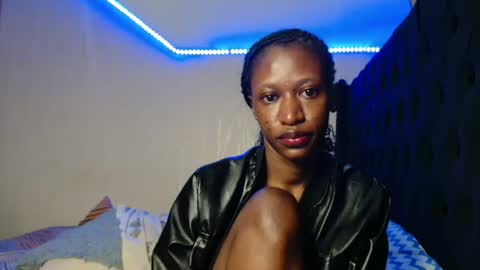Snapshot of kimberly_chloe chatting on June 15, 7:27 pm Kimberly online show from June 15, 7:27 pm