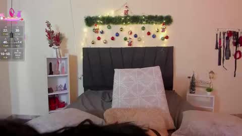 Snapshot of kimberly_lozano chatting on December 18, 10:54 am Kimberly online show from December 18, 10:54 am