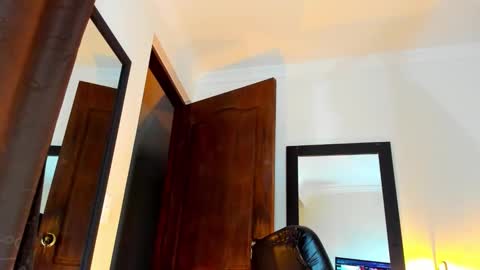 Kimberly Banks online show from January 13, 10:09 am