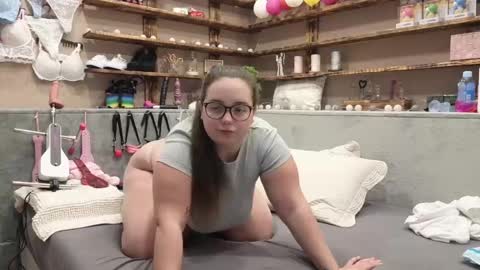 kimberlycaprice online show from February 25, 5:19 am