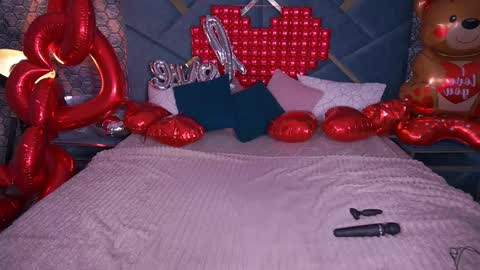 Kim online show from February 17, 1:51 pm