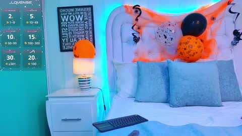 KimBrooks online show from October 25, 11:07 am