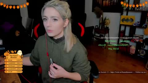 Wolfs Girl online show from October 30, 7:25 pm