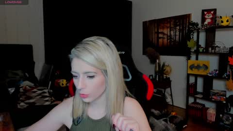 Wolfs Girl online show from November 1, 11:40 pm