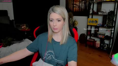 Wolfs Girl online show from March 4, 6:47 pm