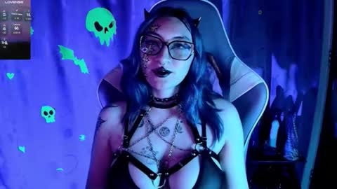   online show from December 5, 2:03 pm