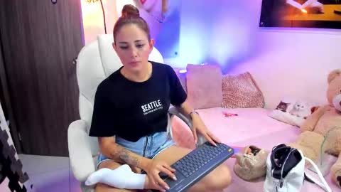 kimmberly_saenz_ online show from November 17, 11:54 pm