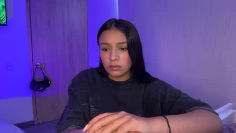 kimmi online show from June 5, 3:29 pm