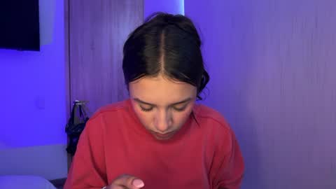 kimmi online show from June 18, 8:57 pm