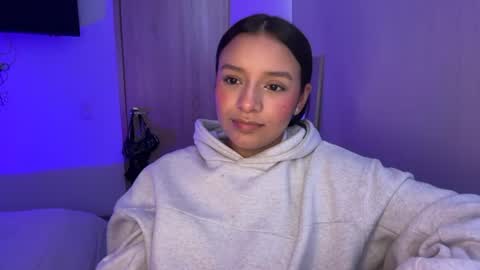 kimmi online show from July 7, 3:27 pm
