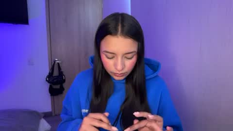 kimmi online show from July 17, 4:01 pm