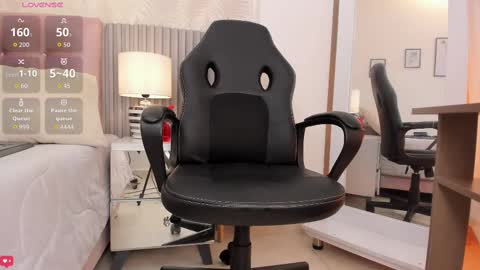 Snapshot of kimmie_kaboom_ chatting on November 20, 7:35 pm Karla online show from November 20, 7:35 pm