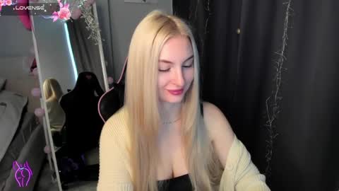 Snapshot of kimmy1_powell chatting on May 4, 3:02 am kimmy1_powell online show from May 4, 3:02 am
