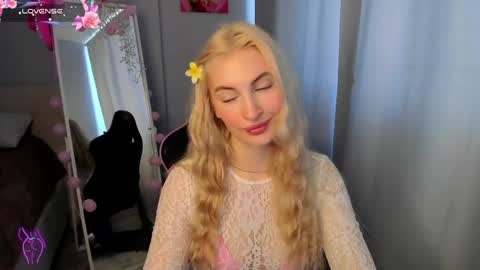 Snapshot of kimmy1_powell chatting on June 2, 2:46 am kimmy1_powell online show from June 2, 2:46 am